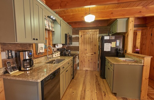 Fleetwood Cabin | Little Creek/Antique Log Cabin-Near Boone/Parkway