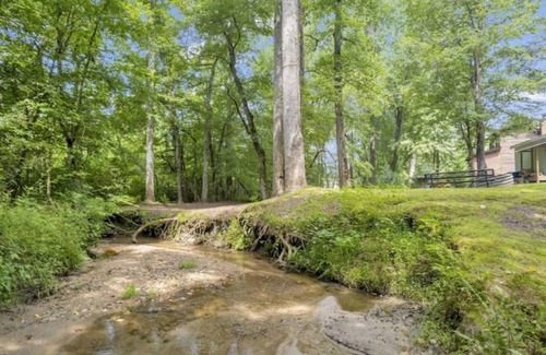 Helen Cabin | Little Creek Cabins - Rustic Cabin on the Creek 5 minutes to Helen