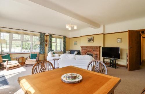 Cowbeech House | Little Danns