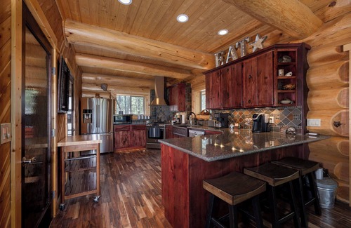 La Pine Cabin | Little Deschutes Wildlife Lodge - Riverfront Cabin