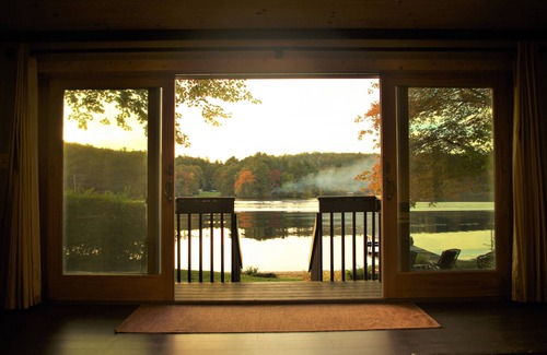 Holland Cottage | Little Dipper Retreat Lakefront Cottage, Sunsets & Kayaks!