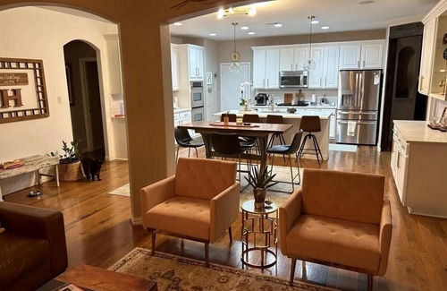 Little Elm House | Little Elm LUX - Hot Tub, Arcade, Cinema, Minions & more-Minutes to Lake and PGA