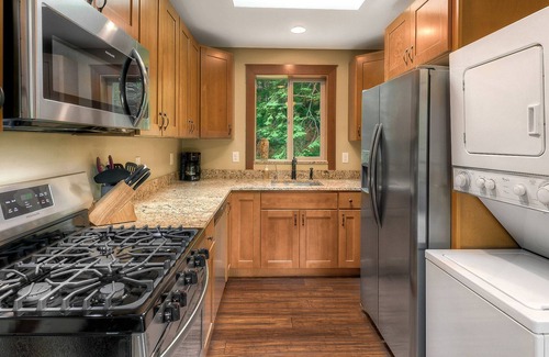 Gold Bar Apartment | Little Foot Lookout: Cozy riverfront balcony apartment w/ hot tub surrounded by wilderness