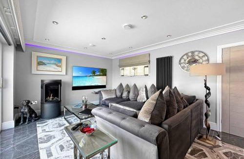 West Laroch Cabin | Little Fox Lodge Luxury Hideaway with Hot Tub Glencoe Near Fortwilliam