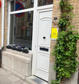 Ypres House | Little gate