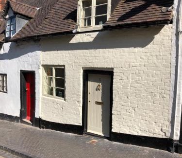 Bridgnorth House | Little Gem on Bridgnorth's Cartway. River Views