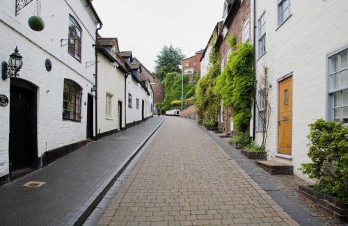 Bridgnorth House | Little Gem on Bridgnorth's Cartway. River Views