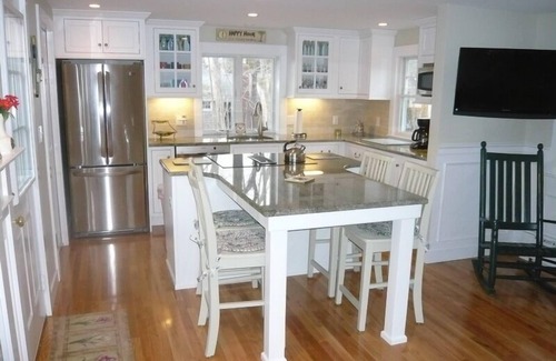 Osterville House | Little Gem walking distance to Osterville Village