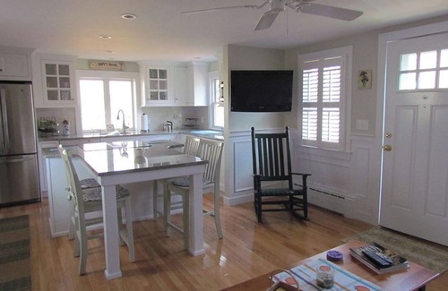 Osterville House | Little Gem walking distance to Osterville Village