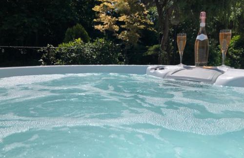 Shanklin Apartment | Little Gem with Private Hot Tub - Up to 25 percent off ferry
