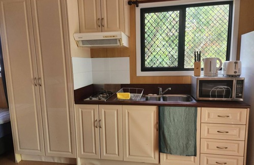 Cooktown Cabin | Little Green Bitty, Howard Street