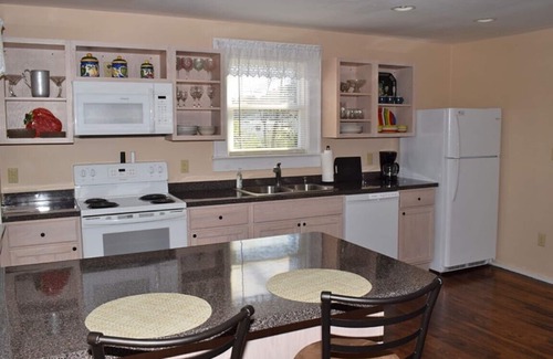 Chincoteague Cottage | Little Grit Cottage - Quiet Natural Setting