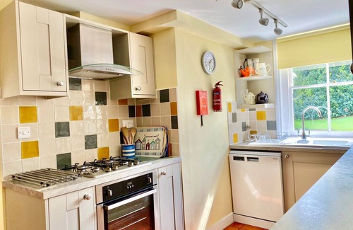 Freshwater House | Little Halt is a charming 17th century thatched cottage overlooking Pound Green