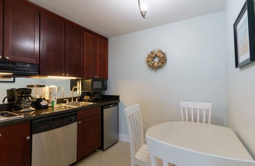 Ruskin Condo | LITTLE HARBOR RESORT U408 Balcony/Resort Amenities! Free Parking/Wifi/Self Check in/Restaurants