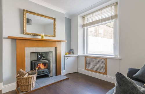 Douglas Cottage | Little Haven - a holiday cottage that sleeps 4 guests in 2 bedrooms