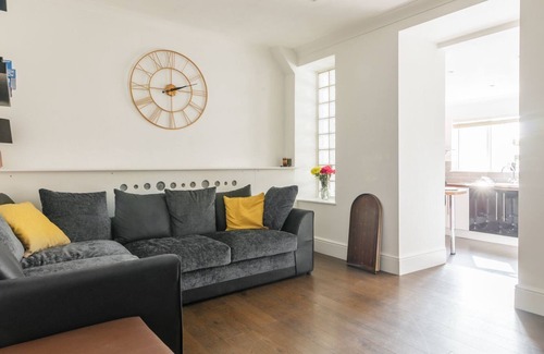 Douglas Cottage | Little Haven - a holiday cottage that sleeps 4 guests in 2 bedrooms