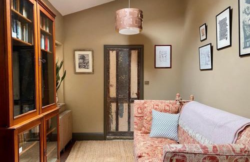 Frome House | Little Hideaway - Central Frome