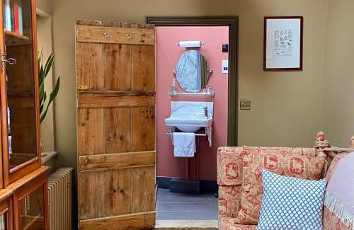 Frome House | Little Hideaway - Central Frome