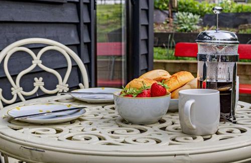 Pin Mill House | Little Hoppits