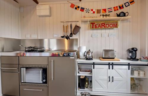 Pin Mill House | Little Hoppits