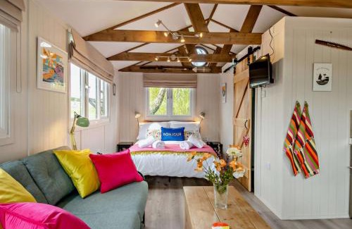 Pin Mill House | Little Hoppits