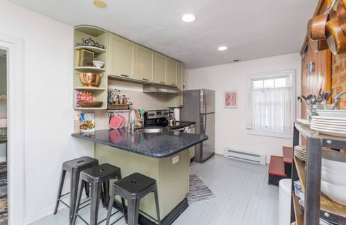 Staunton House | Little House in Historic Downtown Staunton - short walk to shops, dining, & more