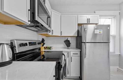Ferndale House | Little House on Laprairie - Long Term Availability - Near DT Ferndale & Detroit