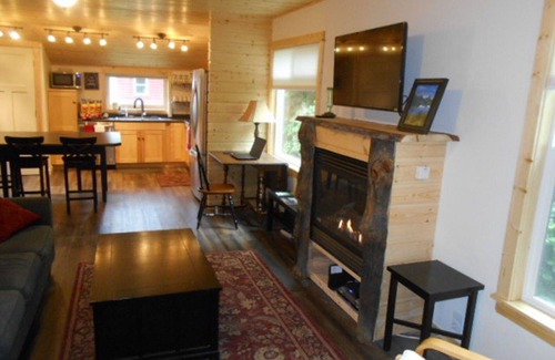 Columbia Falls House | Little House Under the Big Sky, 2 bedrm 2 bth near Glacier Park & Whitefish Mt.