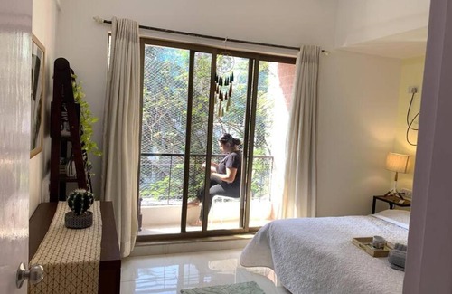 Bandra West Apartment | Little Hut 301, 27th Road, Khar West by Connekt Homes