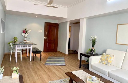 Bandra West Apartment | Little Hut 301, 27th Road, Khar West by Connekt Homes