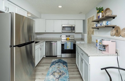 Des Moines House | Little Italy in DSM: 2 Bed 1 Bath Upgraded Townhome w/King Bed & Reading Nook