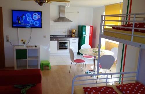 Rust Apartment | LITTLE ITALY Studio - EP Ticket Garantie