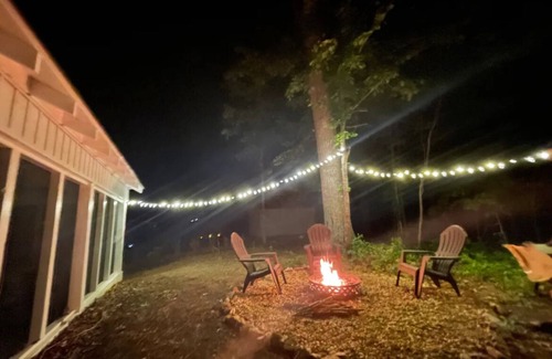 Eclectic House | Little Lake Getaway Walking Distance to Lake Martin, Pet Friendly