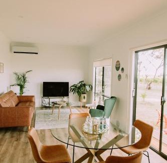 Willunga House | Little Lodge - Willunga - C21 SouthCoast Holidays