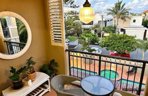 Mermaid Beach Apartment | 'Little Mermaid' beach apartment best location walk to beach and restaurants - sleeps 4
