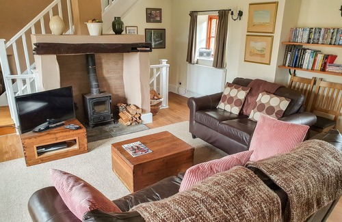 Coleford Cottage | LITTLE MILLEND, pet friendly, with hot tub in Coleford