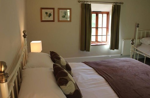 Coleford Cottage | LITTLE MILLEND, pet friendly, with hot tub in Coleford