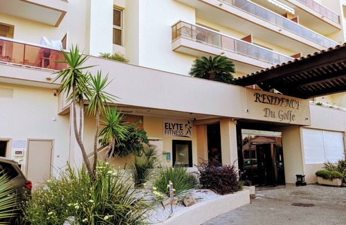 Golfe Juan Apartment | Little paradise 5 minutes from the beach Parking Swimming pool Tennis free of charge