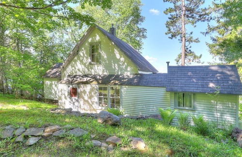 Rangeley House | 🐾Little Paradise - Spacious cozy dog friendly cabin at a great location!