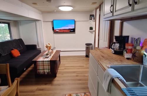 Columbia House | Little Rascal (tiny home) near Green River Lake, Little Rascal (tiny home) near Green River Lake