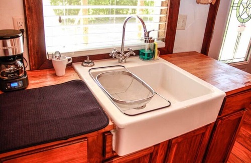 Flint Cabin | Little Reata at Lake Cabin Escapes w/firepit