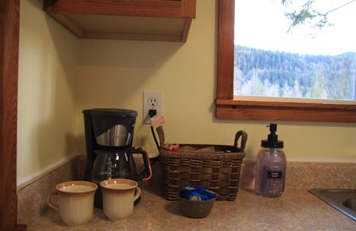 Ashford Cabin | Little Red Cabin ~5 min to Mt. Rainier entrance!