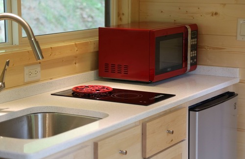 Topton House | "Little Red" Romantic Tiny Home Cabin w/HotTub + FirePit