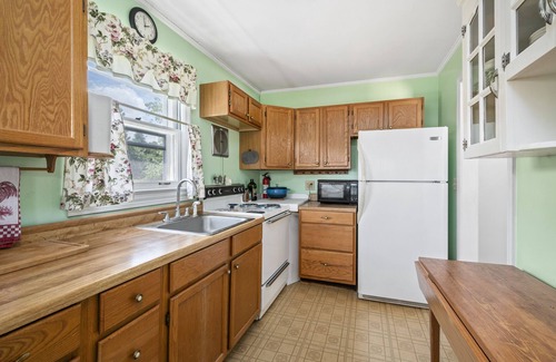 Chincoteague House | Little Red Cottage on Chincoteague Island!