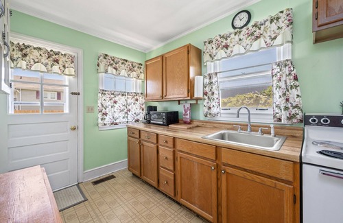 Chincoteague House | Little Red Cottage on Chincoteague Island!