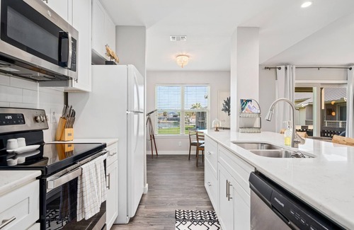 Harbor Oaks Condo | Little's Toasty Coasty | Pool Access, Canal Views