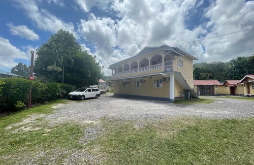 Ocho Rios House | Little Shaw park guest house