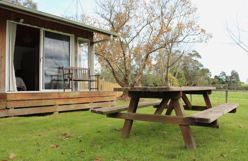 Drouin West House | Little Sherwood Drouin Petting Zoo & Cottages