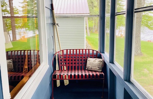 St Germain Cabin | Little Slice of Heaven - Little Slice of Heaven, Clean, Wi-Fi & free Firewood
