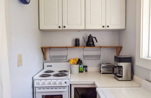 Olga Cabin | Little Stuga - Cozy, Private, Walk to water w/views